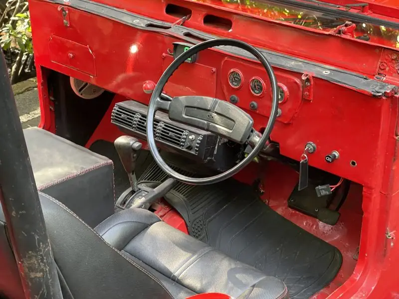 Jeep CJ-5 Mambo Red Automatic, interior
