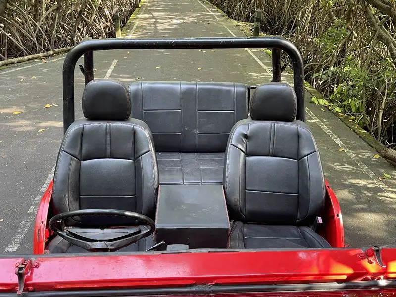 Jeep CJ-5 Mambo Red Automatic, seats