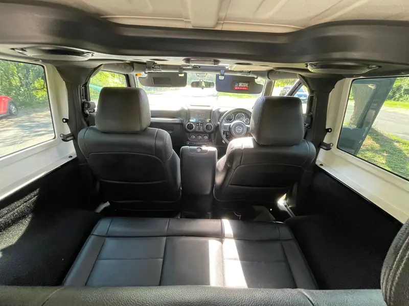 Jeep Wrangler Rubicon 2-Door Black, seats