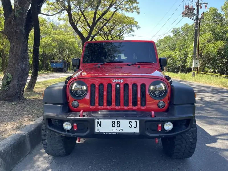 Jeep Wrangler Short 2-Door Red, front