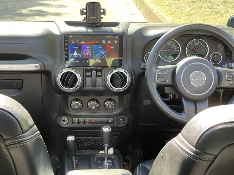 Jeep Wrangler Short 2-Door Red, interior