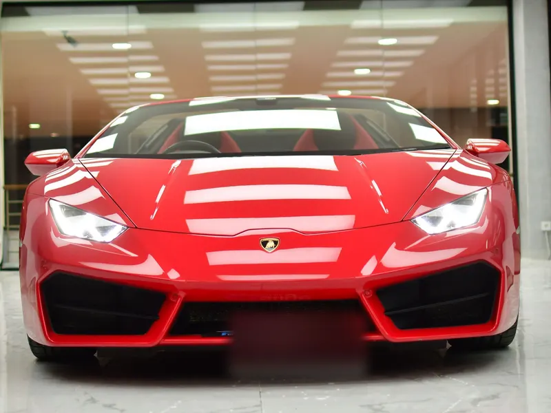 Lamborghini Huracán, front