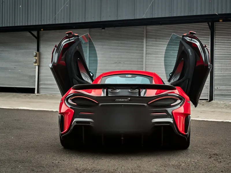 McLaren 600LT Red, back