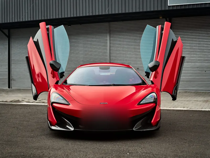 McLaren 600LT Red, front