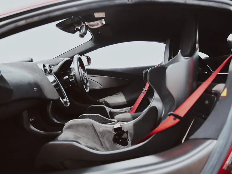 McLaren 600LT Red, interior