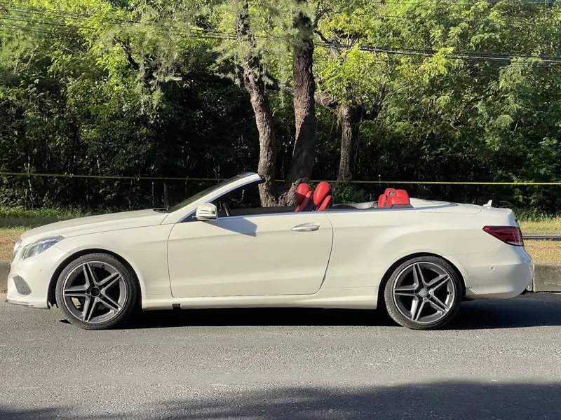 Mercedes-Benz E250 Cabrio White on Red, side