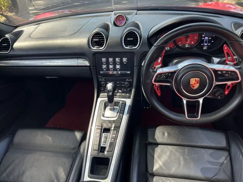 Porsche Boxster Red, interior