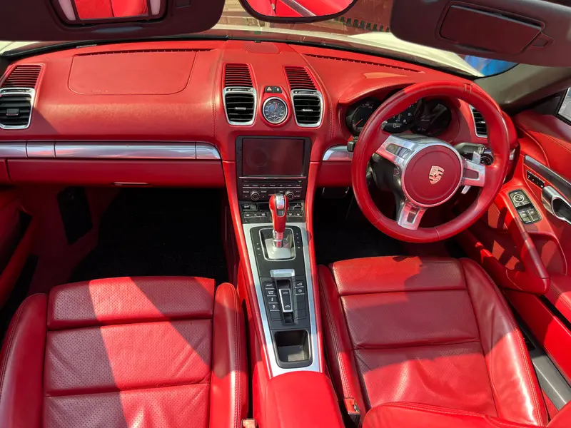Porsche Boxster White (Black Soft Top), interior
