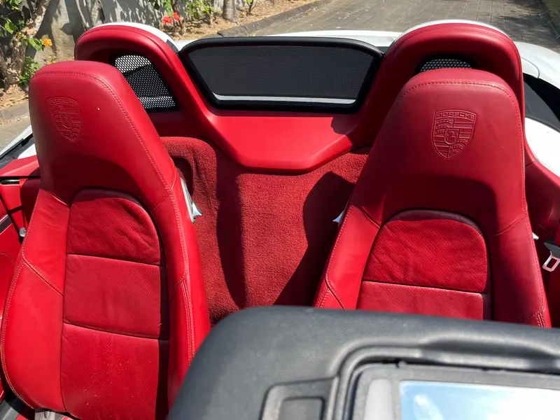 Porsche Boxster White (Black Soft Top), seats