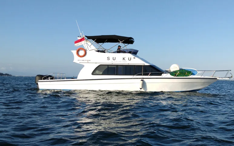 A white flybridge cruiser on open water